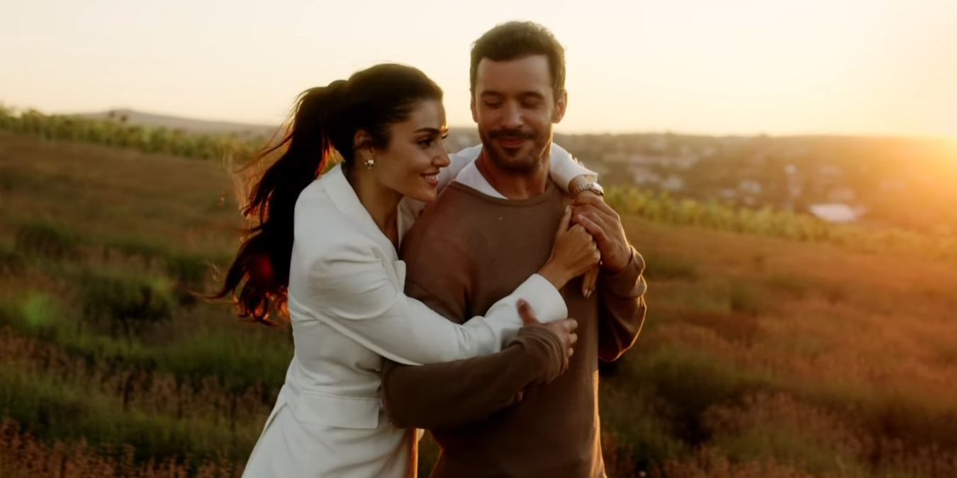 Hande Erçel ve Barış Arduç'u üçüncü kez bir araya getiren Aşk ve Gözyaşı dizisinden ilk tanıtım yayınlandı