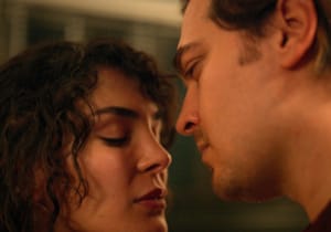 Çağatay Ulusoy'un bir jigoloya hayat verdiği Tam Bir Centilmen filminin fragmanı yayınlandı