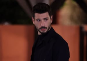 Yeni sezonda yayınlanması beklenen Hudutsuz Sevda dizisi ani bir kararla iptal edildi