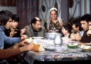 Yeşilçam'ın efsane filmi Bizim Aile televizyon dizisine uyarlanıyor