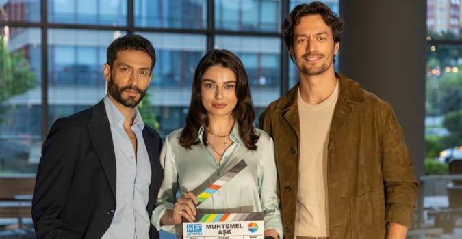 Ekin Koç ve Ayça Ayşin Turan'ı yeniden buluşturan Muhtemel Aşk dizisinin çekimleri başladı