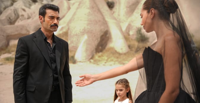 Kapadokya'da çekilen Sevdan Bir Ateş dizisinden ilk tanıtım yayınlandı