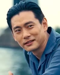 Teo Yoo'nun fotoğrafı.