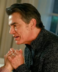 Peter Gallagher'in fotoğrafı.