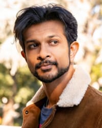 Utkarsh Ambudkar'ın fotoğrafı.