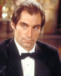 Timothy Dalton'un fotoğrafı.