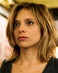 Lizzie Brocheré'in fotoğrafı.