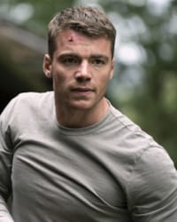 Gabriel Basso'nun fotoğrafı.