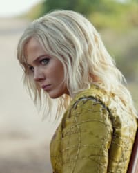 Freya Allan'ın fotoğrafı.