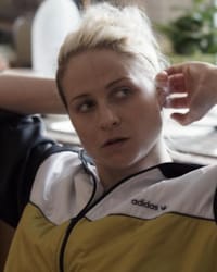 Niamh Algar'ın fotoğrafı.