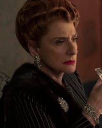 Patti LuPone'nin fotoğrafı.