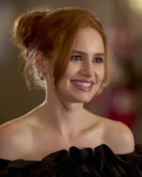 Madelaine Petsch'in fotoğrafı.