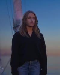 Teagan Croft'un fotoğrafı.