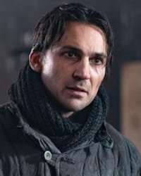 Henry Lloyd-Hughes'in fotoğrafı.