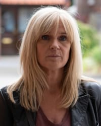 Siobhan Finneran'ın fotoğrafı.