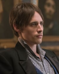 Reeve Carney'in fotoğrafı.