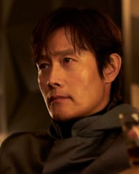 Lee Byung-hun'un fotoğrafı.