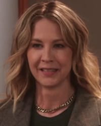 Jenna Elfman'ın fotoğrafı.