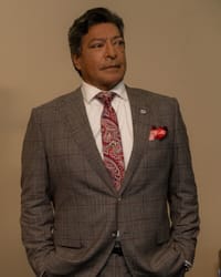 Gil Birmingham'ın fotoğrafı.