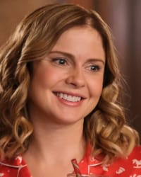 Rose McIver'in fotoğrafı.