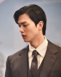 Song Kang'ın fotoğrafı.