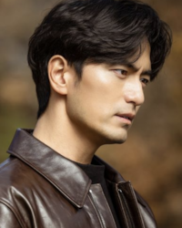 Lee Jin-Wook'un fotoğrafı.