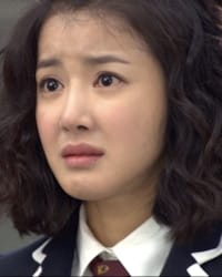 Lee Si-young'un fotoğrafı.