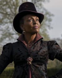 Adjoa Andoh'un fotoğrafı.