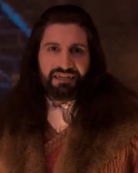 Kayvan Novak'ın fotoğrafı.