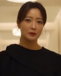 Kim Hee-seon'un fotoğrafı.