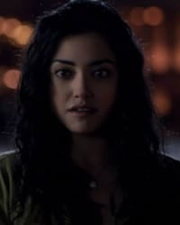 Yasmine Al-Bustami'nin fotoğrafı.