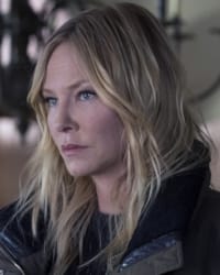 Kelli Giddish'in fotoğrafı.