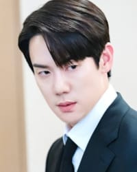 Yoo Yeon-Seok'un fotoğrafı.