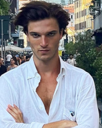 Kit Clarke'nin fotoğrafı.