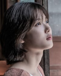 Kim Yoo-jeong'un fotoğrafı.