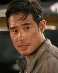 Raymond Lee'nin fotoğrafı.