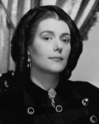 Barbara O'Neil'in fotoğrafı.