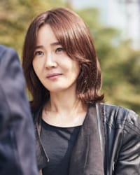 Uhm Ji-won'un fotoğrafı.