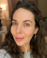 Esra Ronabar'ın fotoğrafı.