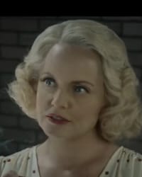 Mena Suvari