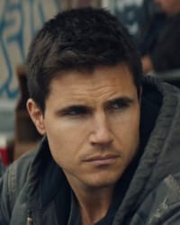 Robbie Amell