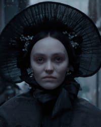 Lily-Rose Depp'in fotoğrafı.