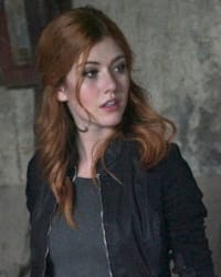 Katherine McNamara'nın fotoğrafı.