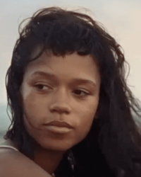 Taylor Russell'in fotoğrafı.