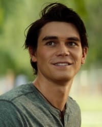 K.J. Apa'nın fotoğrafı.