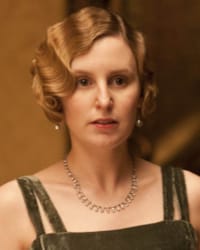 Laura Carmichael'in fotoğrafı.